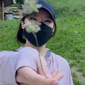 Meet your Posher, Elaine